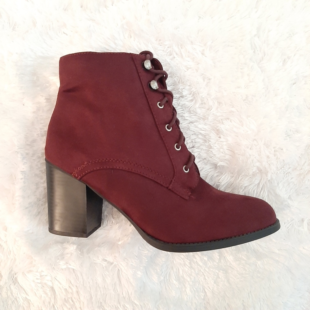 🆕️ chunky heel laced up ankle booties